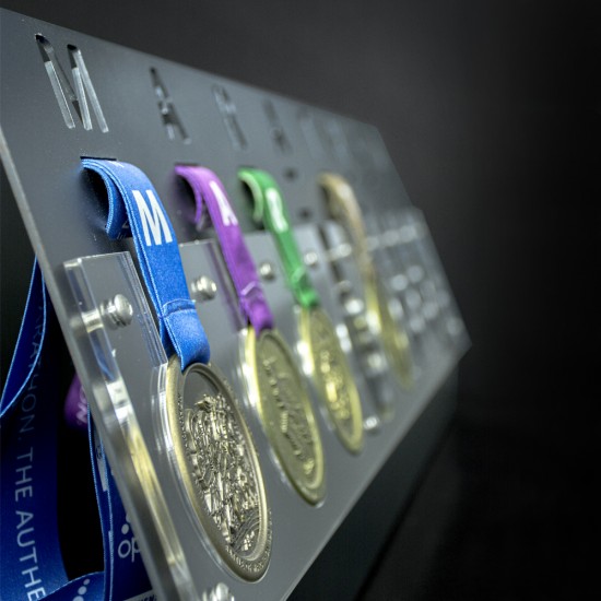 Επιτραπέζια προθήκη μεταλλίων "ATHENS MARATHON"