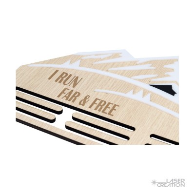 Κρεμάστρα μεταλλίων " I RUN FAR & FREE"